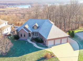 32 McIntosh Rd E, La Crescent, MN 55947