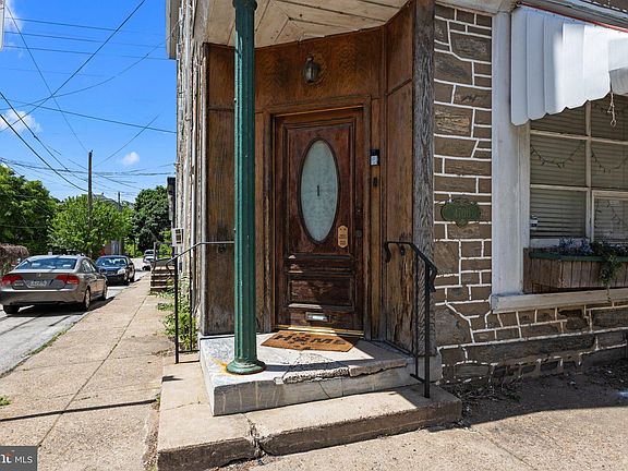 2nd image of 4700 Umbria St