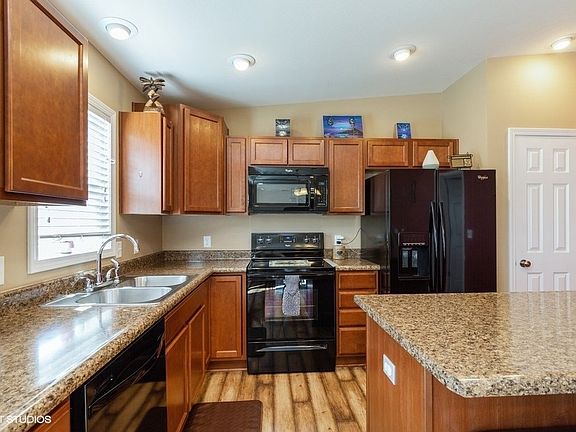 3rd image of 3806 Viola Dr