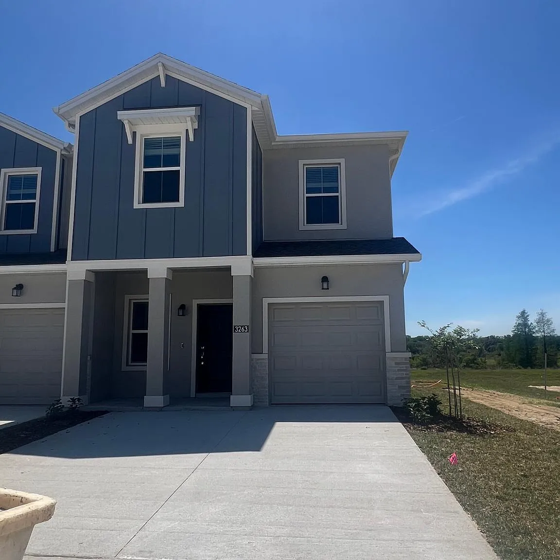 3 bed, 2.5 bath, 1834 sqft, $2,000 — Photo 1