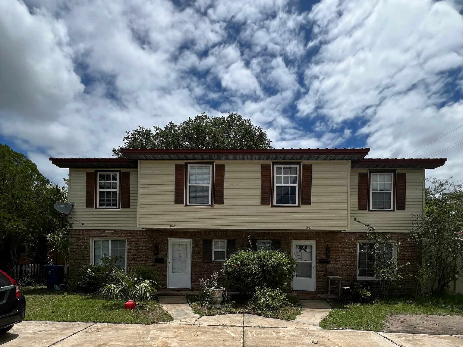 1107 Caliente Dr — Photo 1