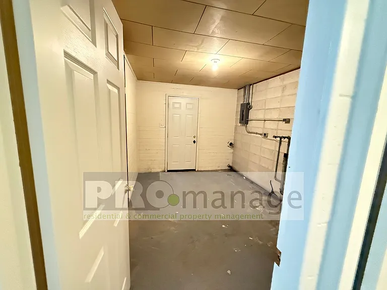 629-637 Cambridge Dr. — Photo 6