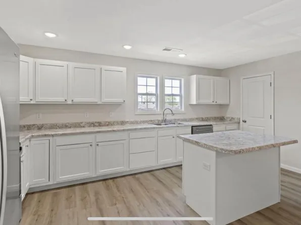 275 Broadway St #A, Irvine, KY 40336