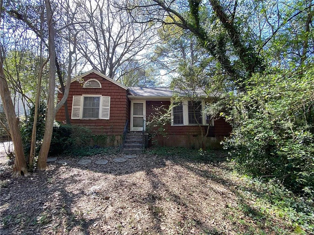 1005 Lindbergh Dr NE photo 1