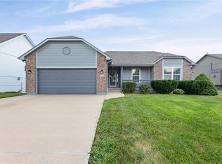 523 Cedar Falls Ct, Raymore, MO 64083