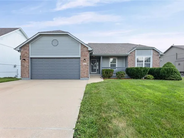 523 Cedar Falls Ct, Raymore, MO 64083