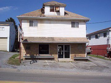 2 one bedroom units include gas, water/sewer, and garbage. Tenant pays electric, telephone, tv, and 