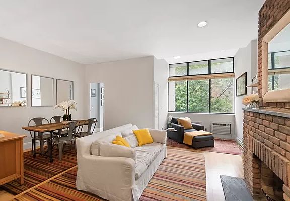 4th image of 312 W 77th St APT 3R