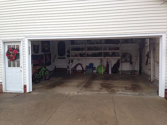 4th image of 370 Summerhill Dr