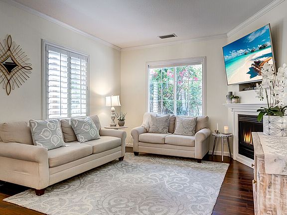 3rd image of 34 Danbury Ln