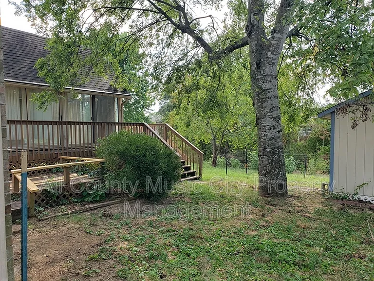 553 Owendale Dr — Photo 15