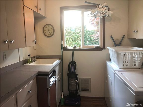 4th image of 425 Duck Lake Dr SE