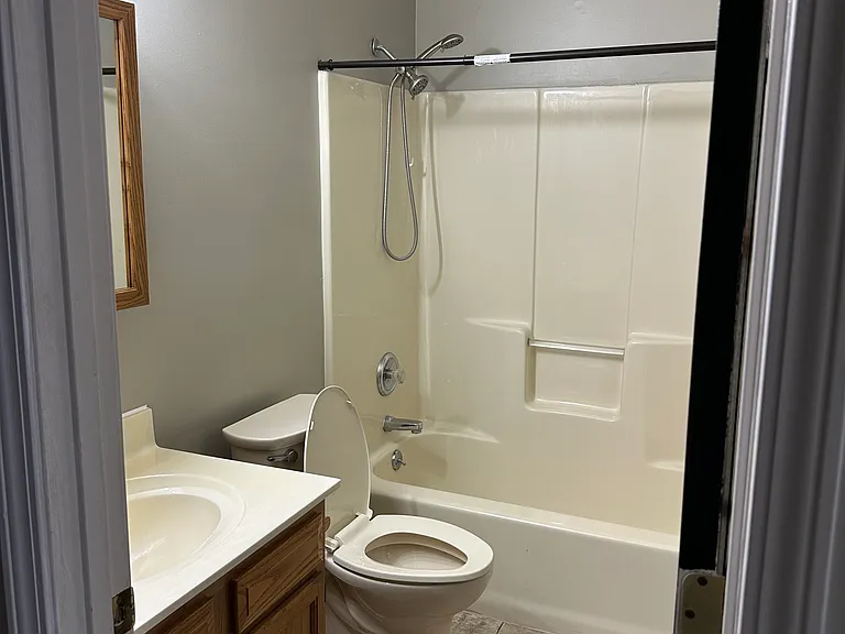 202 Fairview Cir — Photo 8