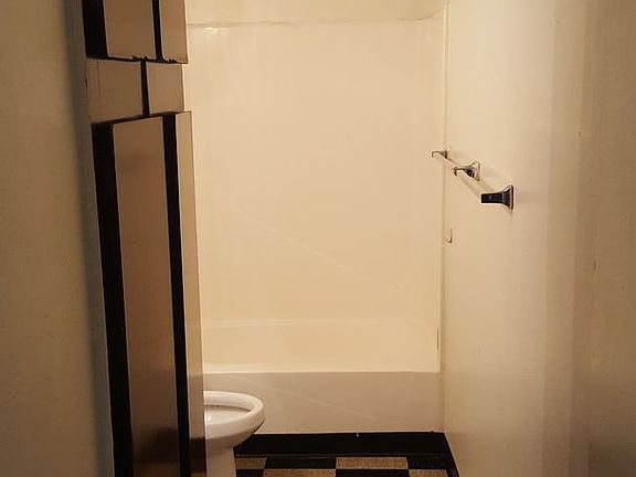 3rd image of 419 Vassar Dr SE APT 04