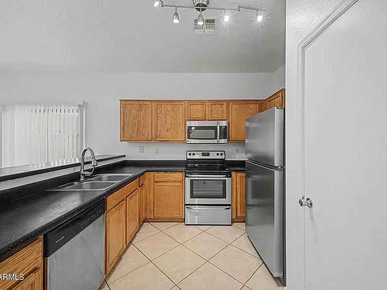 7027 W Lincoln St — Photo 7