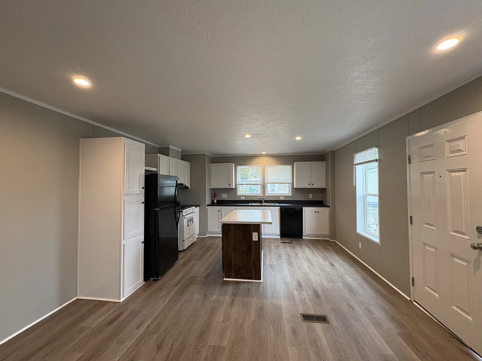 Oak Grove Village — Photo 3