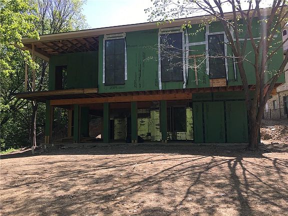 4th image of 302 Shamrock Cir