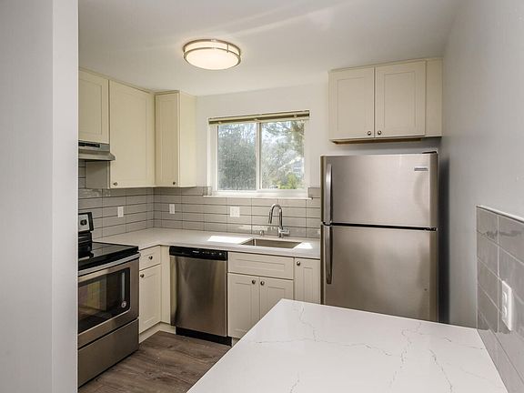 3rd image of 550 27th St APT 308