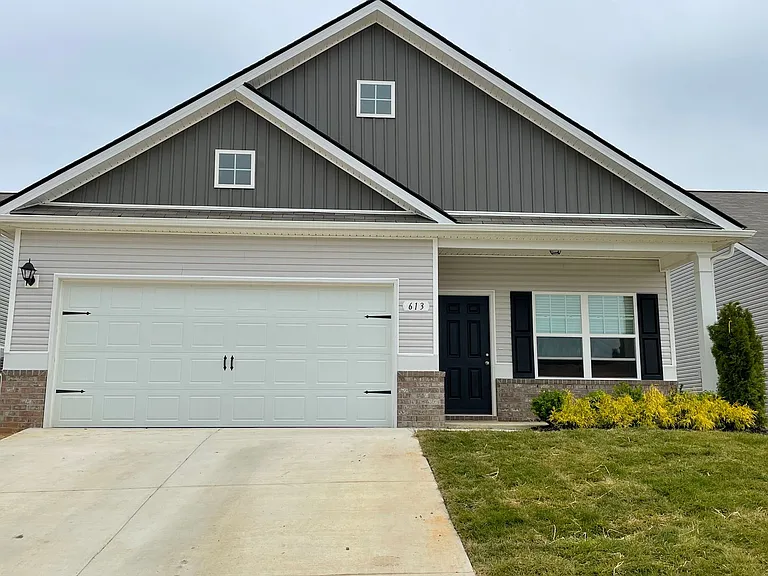 613 Tines Dr — Photo 2