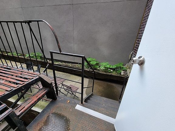 3rd image of 301 10th Ave APT 1D