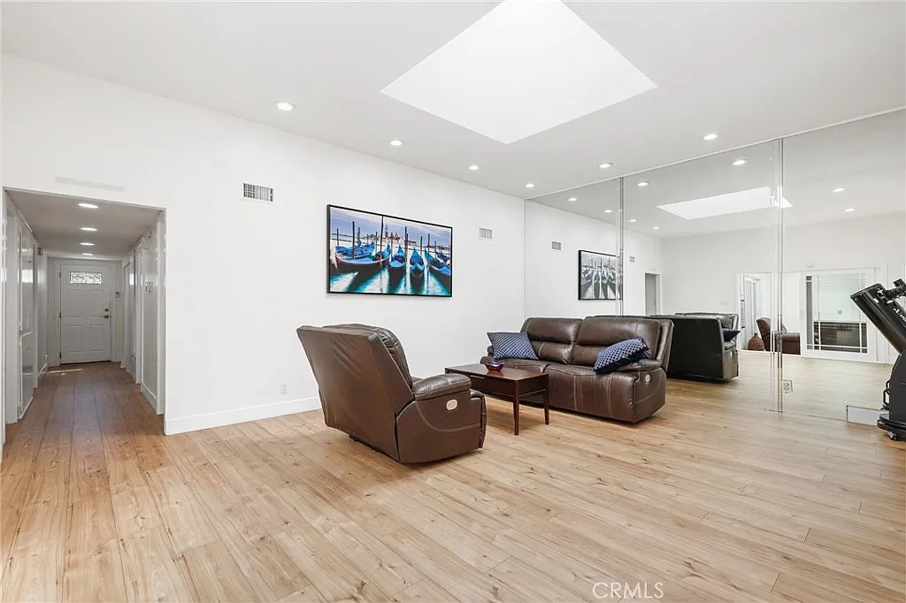 3 bed, 1494 sqft, $5,500 — Photo 1