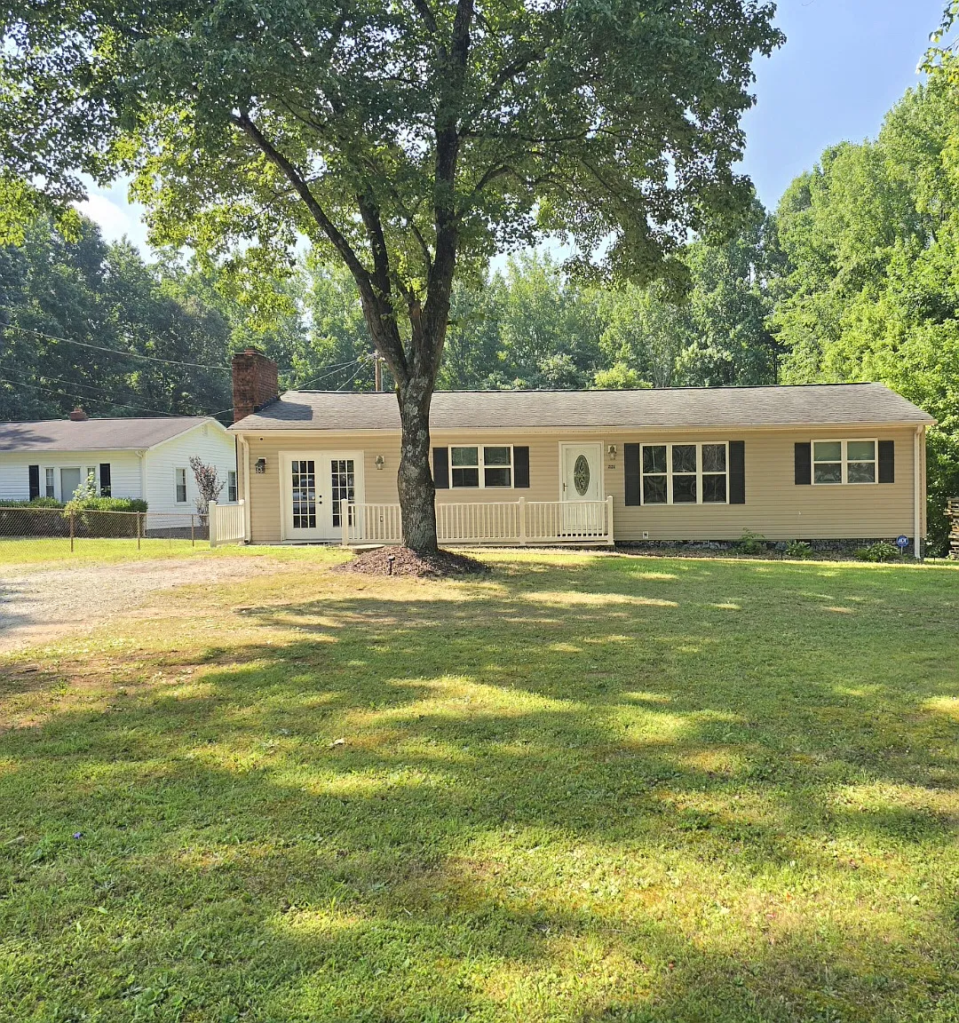 3 bed, 1302 sqft, $1,700 — Photo 2