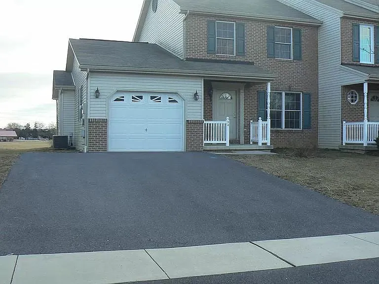 54 Nottingham Dr photo 1