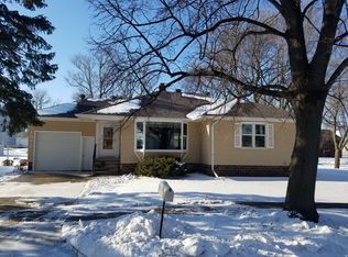 1017 Cedar St, Wabasso, MN 56293