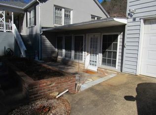 35 Fishermans Ln APT B, Sylva, NC 28779
