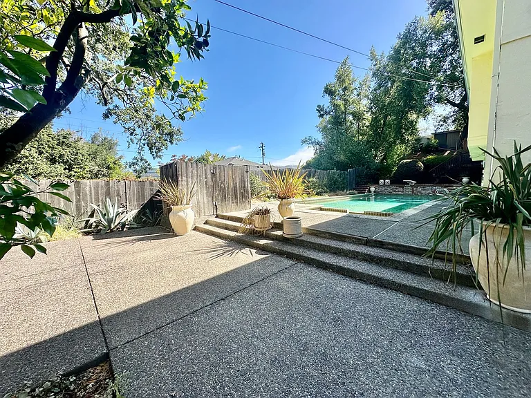 9 Bungalow Ave — Photo 2