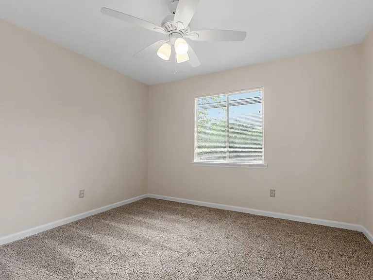 2188 Claremont Ln #C — Photo 22