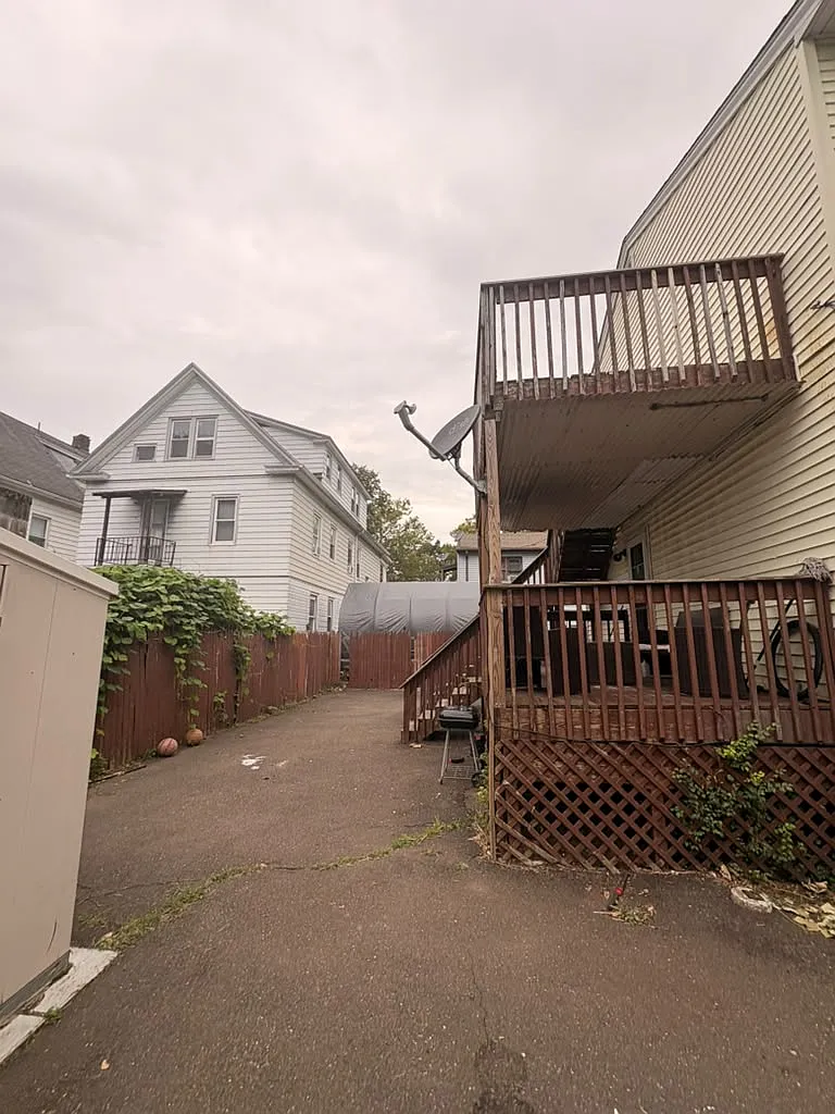 3 bed, 1200 sqft, $2,100 — Photo 1