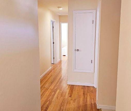 4th image of 882 Blazingwood Ave