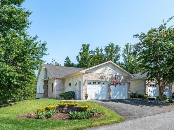 1040 Walnut Crest Ct, Forest, VA 24551