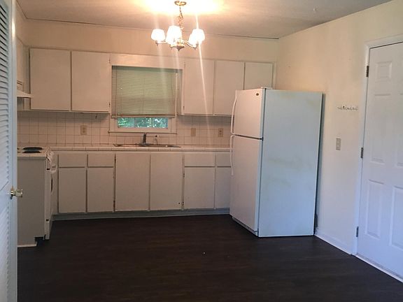 3rd image of 105 Gentilly Dr