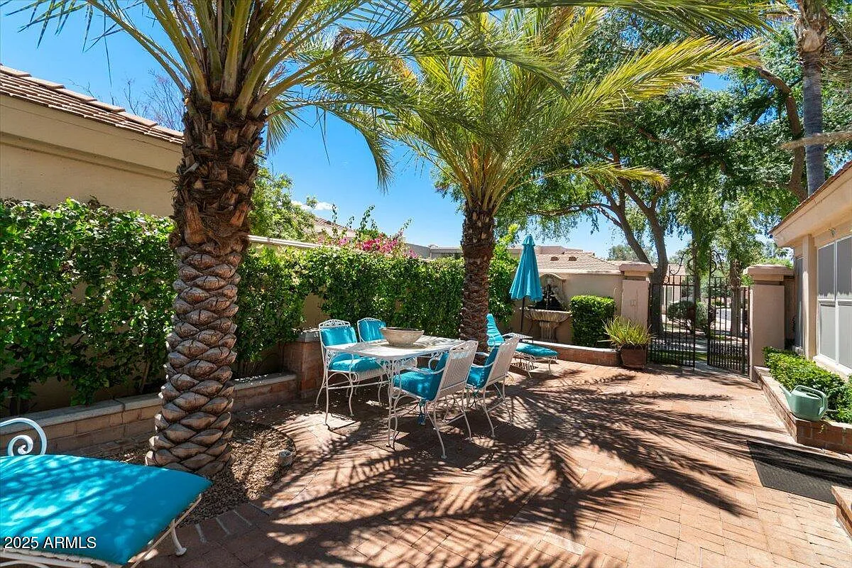 2 bed, 2.0 bath, 1813 sqft, $6,000 — Photo 3