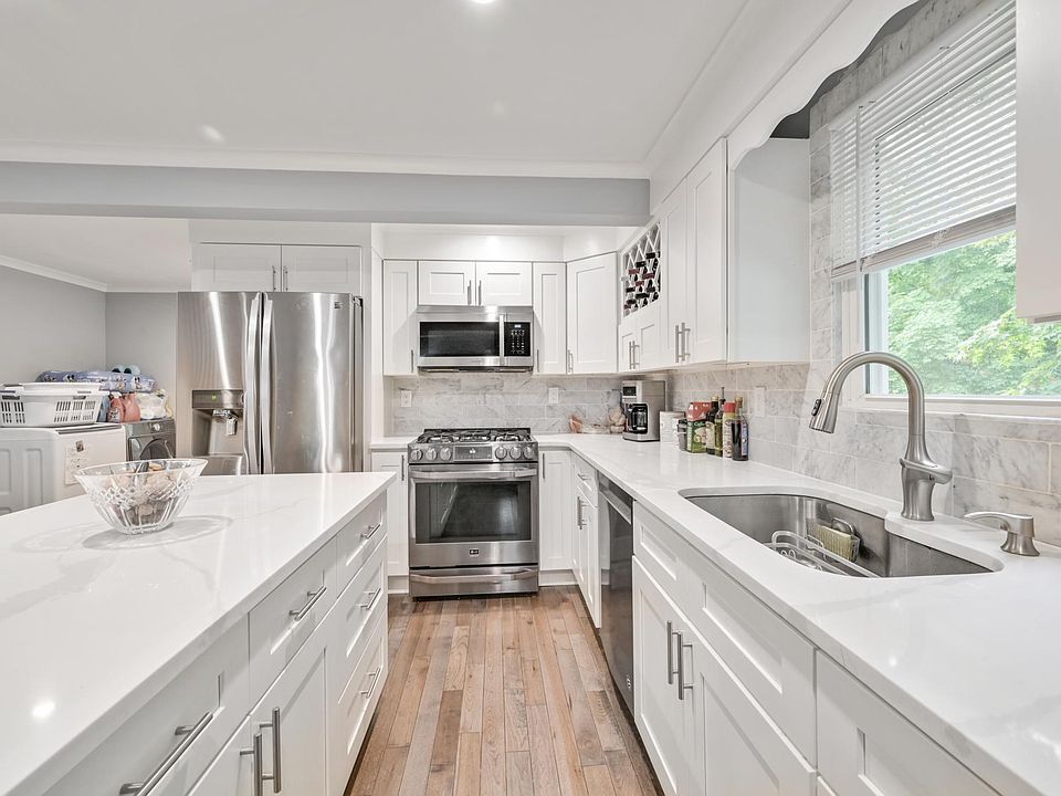 1st image of 170 Lindsey Ave #1