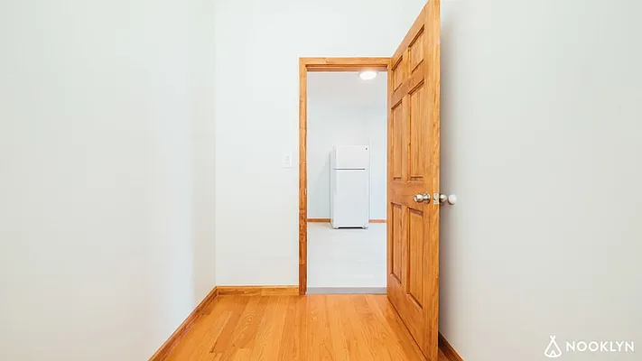 Rented by Nooklyn NYC LLC | media 4