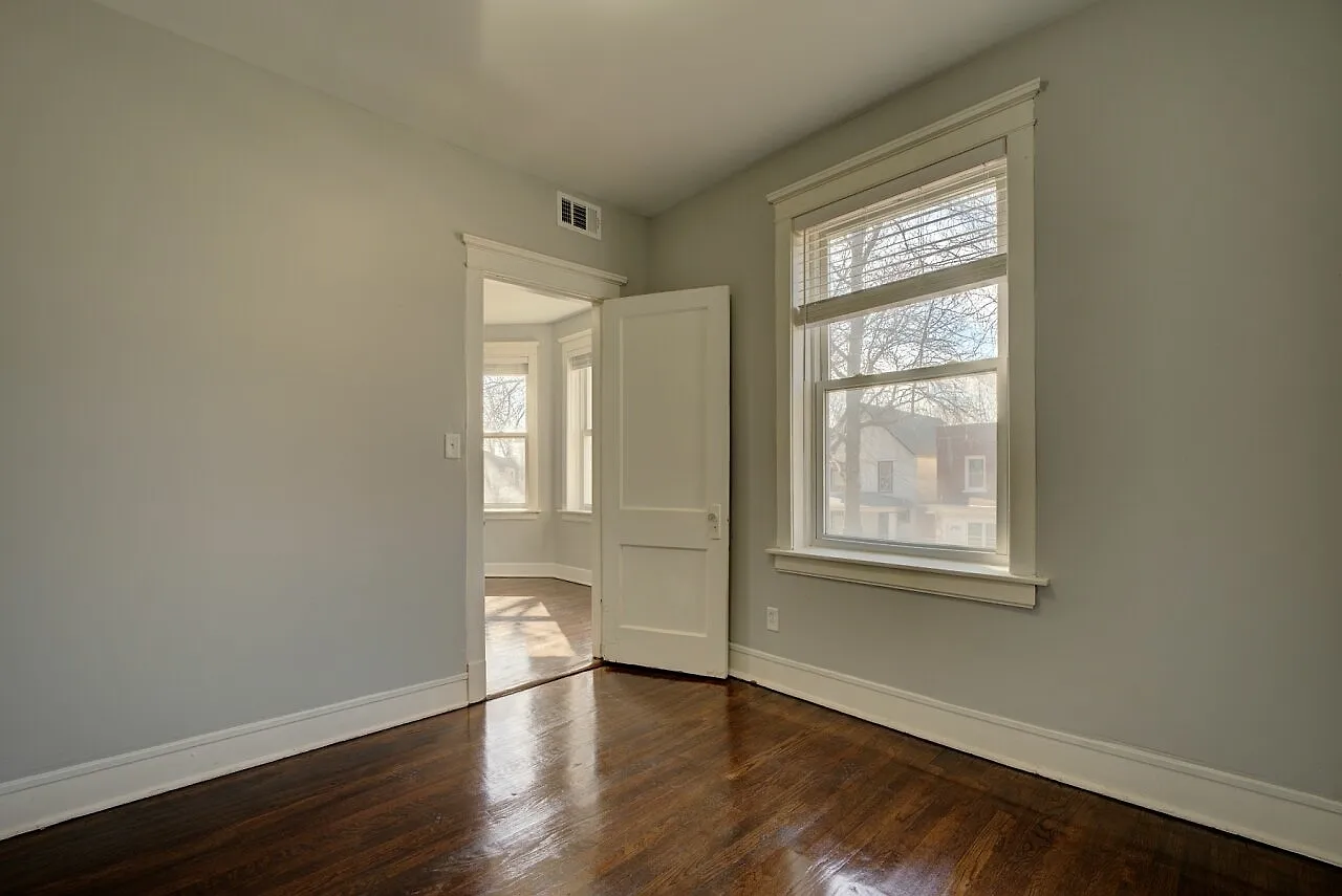 3 bed, 1400 sqft, $1,800 — Photo 3