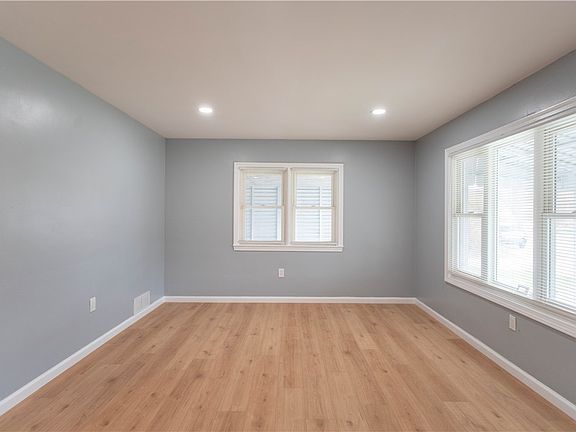 5th image of 127 Carroll St