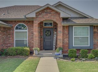 11824 SW 8th St, Yukon, OK 73099