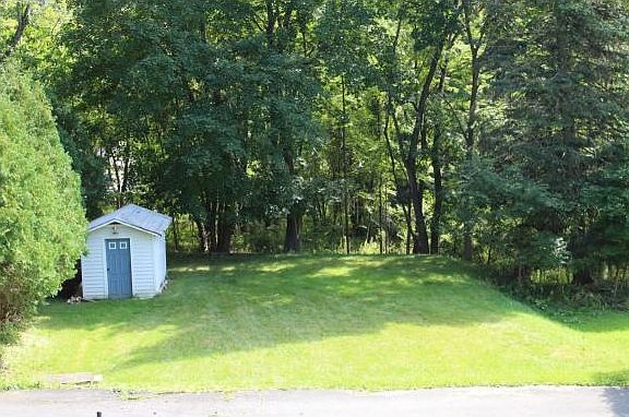 3rd image of 32 Woodland Ave