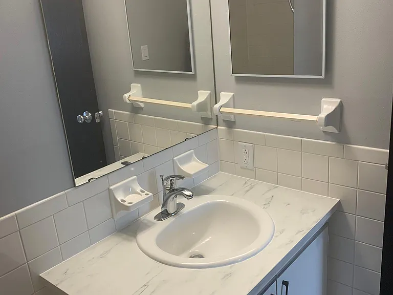 727 W Riverview Ave #405 — Photo 9