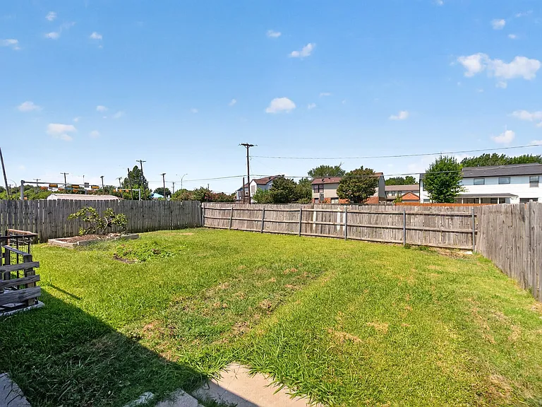 6206 Tidewater Dr — Photo 17