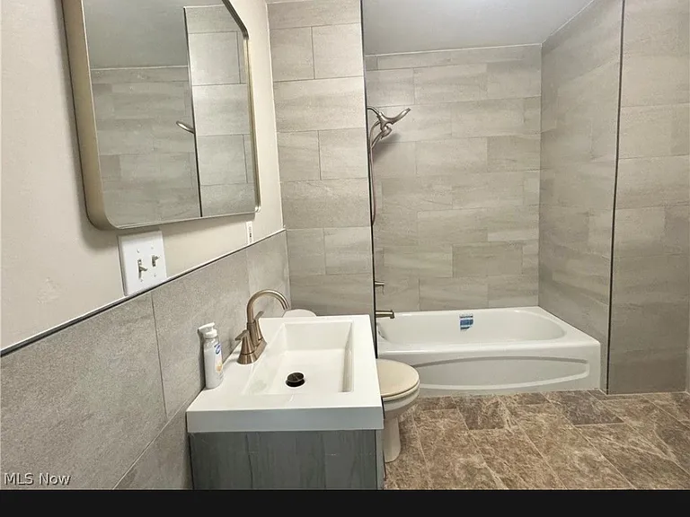 9606 Parmelee Ave — Photo 23
