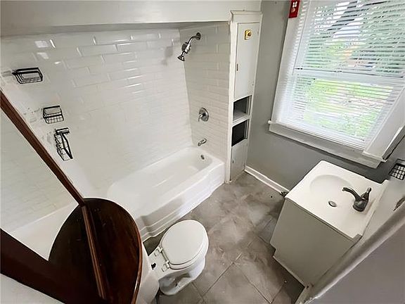 5th image of 130 S Hennessey St #2
