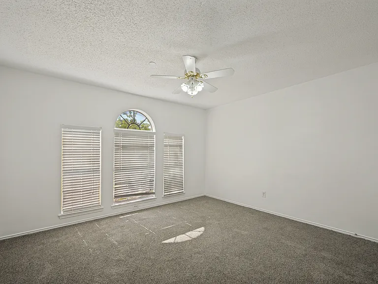 5518 Heathercrest Dr — Photo 17