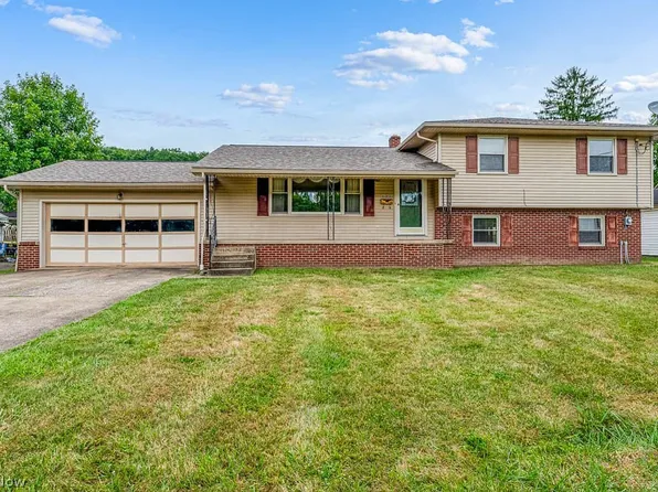 622 Cooper St, Lowellville, OH 44436