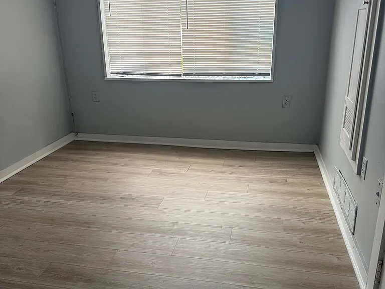 2221 1/2 20th Ave #2223 — Photo 4