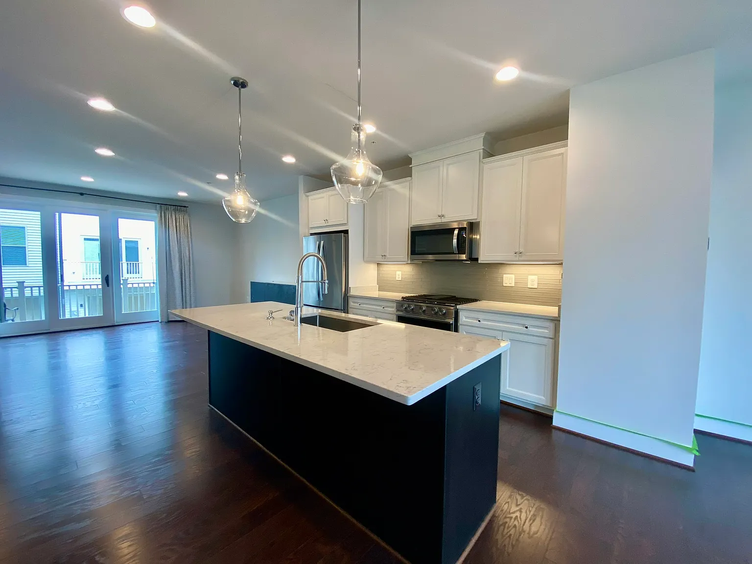 4 bed, 2000 sqft, $3,900 — Photo 2